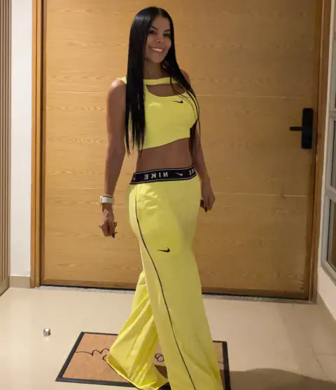 Conjunto deportivo amarillo de dama