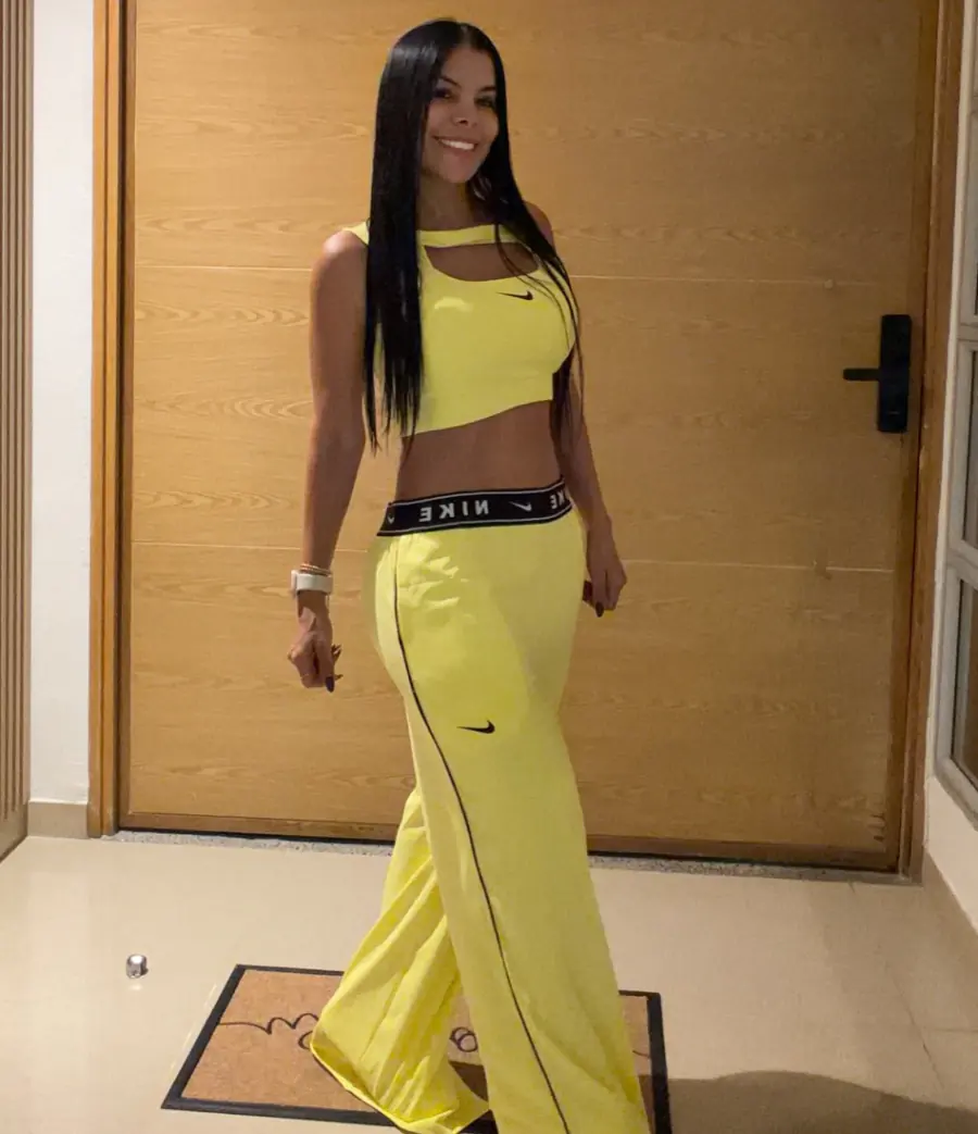 Conjunto deportivo amarillo de dama